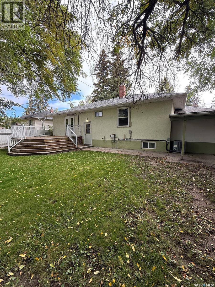 1204 EWART AVENUE - 3