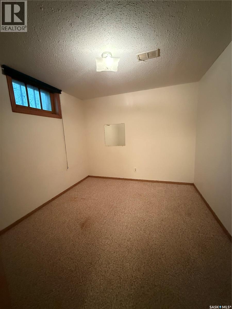 1204 EWART AVENUE - 32