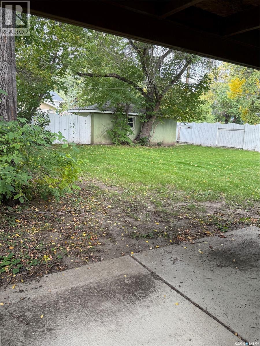 1204 EWART AVENUE - 35