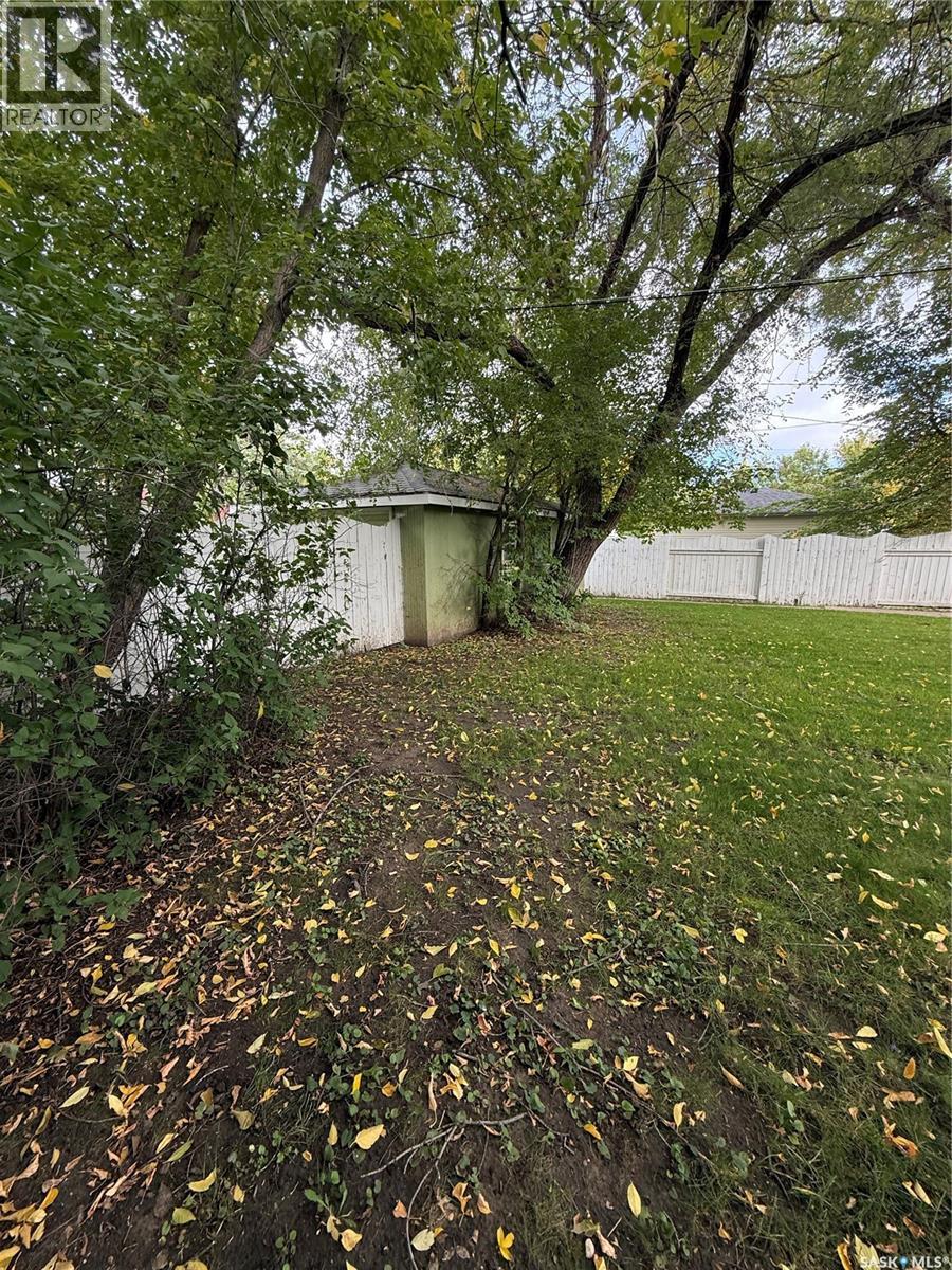 1204 EWART AVENUE - Image 37