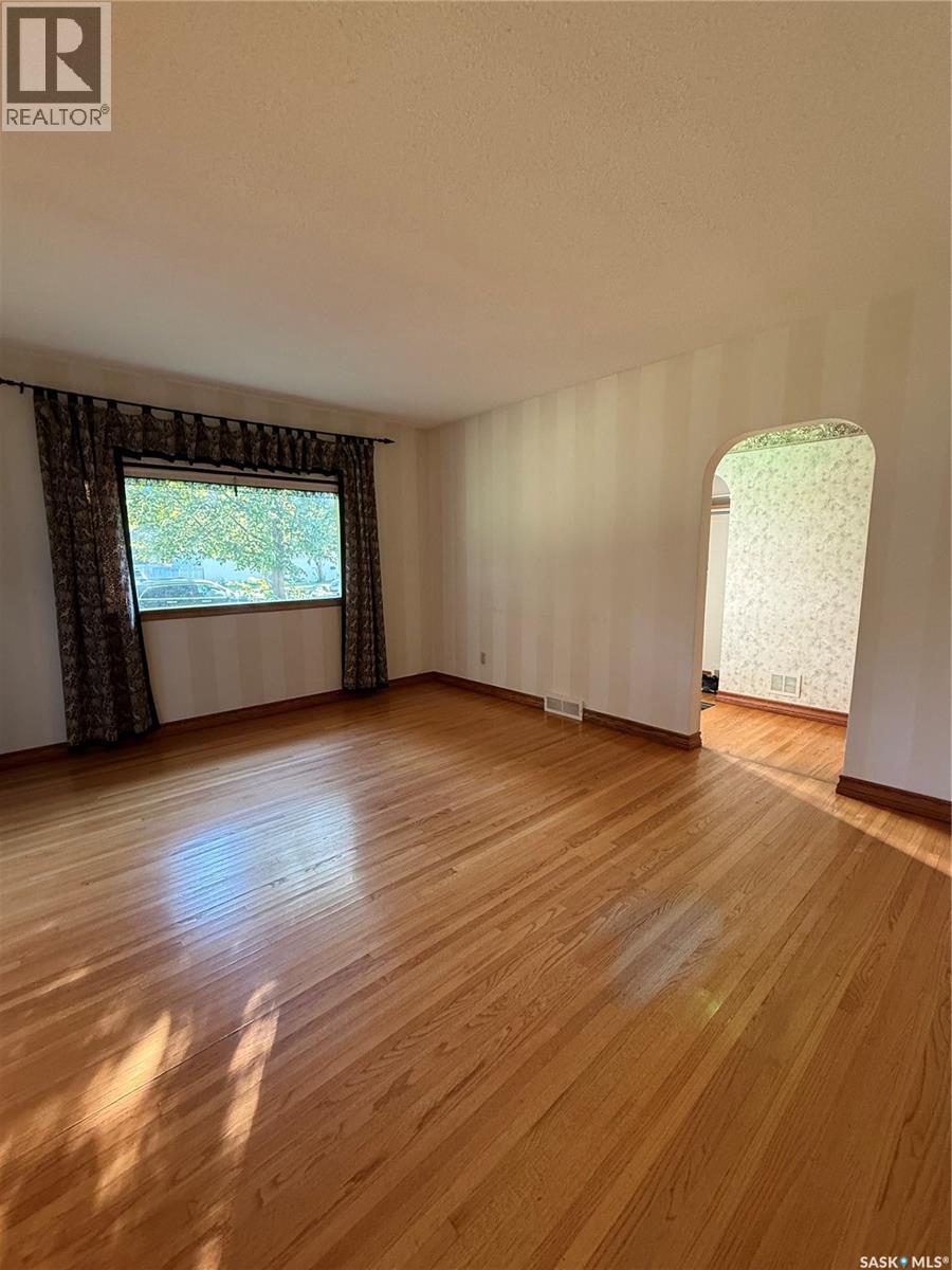 1204 EWART AVENUE - 6