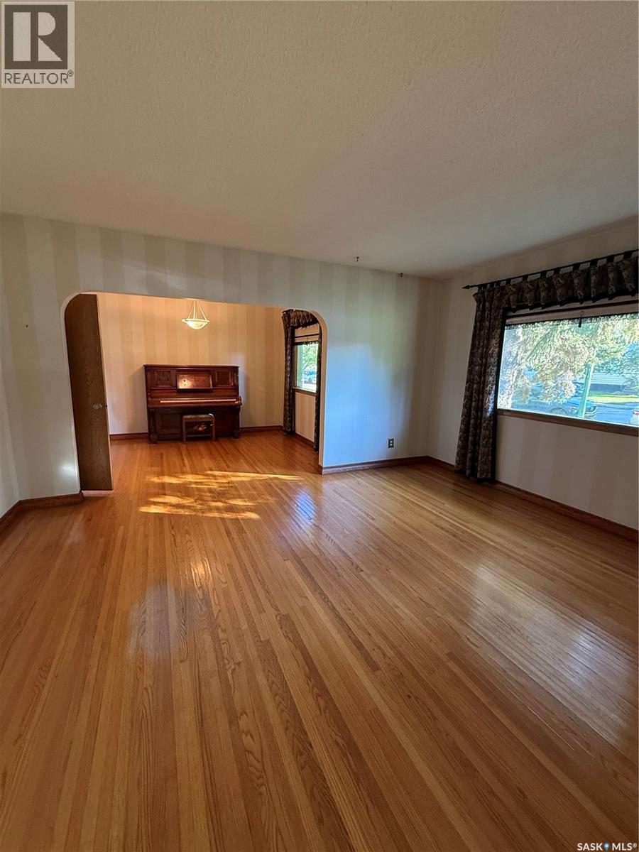 1204 EWART AVENUE - 7