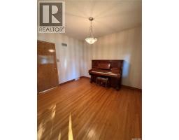 Kitchen - 1204 Ewart Avenue, Saskatoon, SK S7H2K3 Photo 9