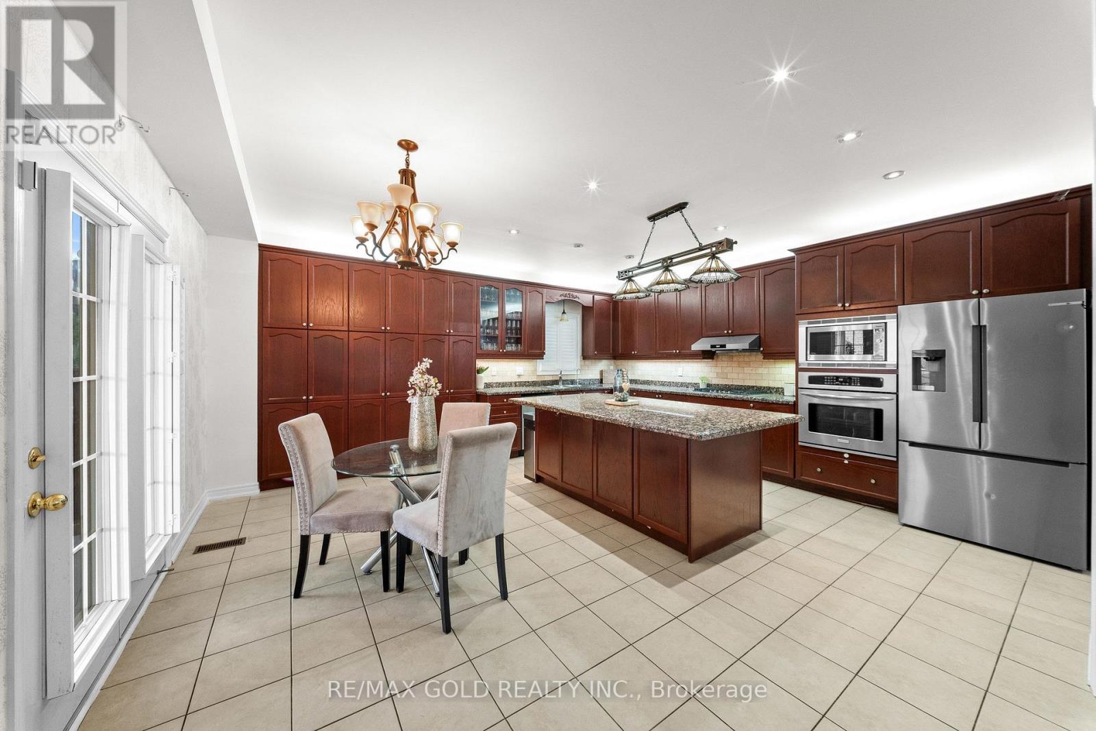 29 ROYAL LINKS CIRCLE, Brampton (Vales of Castlemore North) — photo 7