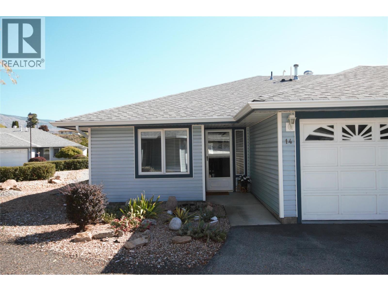 14 6446 MEADOWS Drive, Oliver
