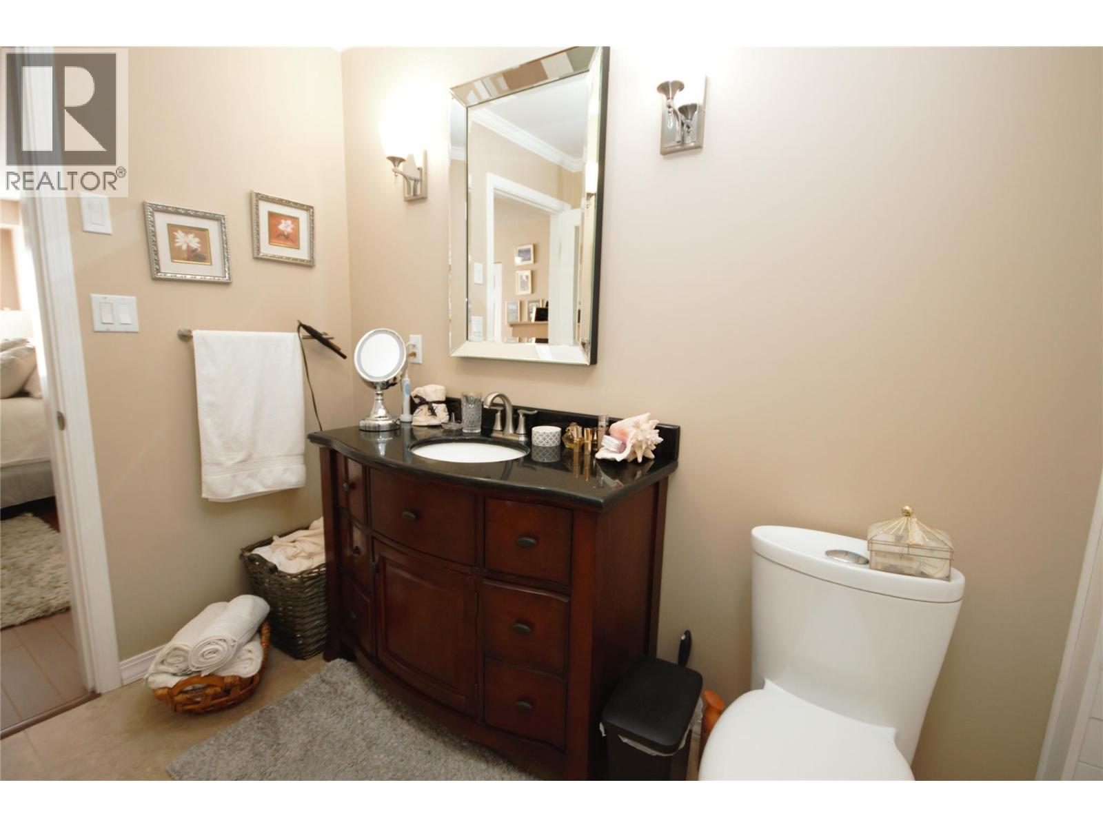 6446 MEADOWS Drive Unit# 14, Oliver