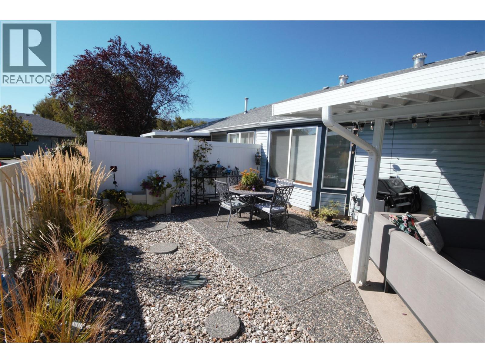 6446 MEADOWS Drive Unit# 14, Oliver