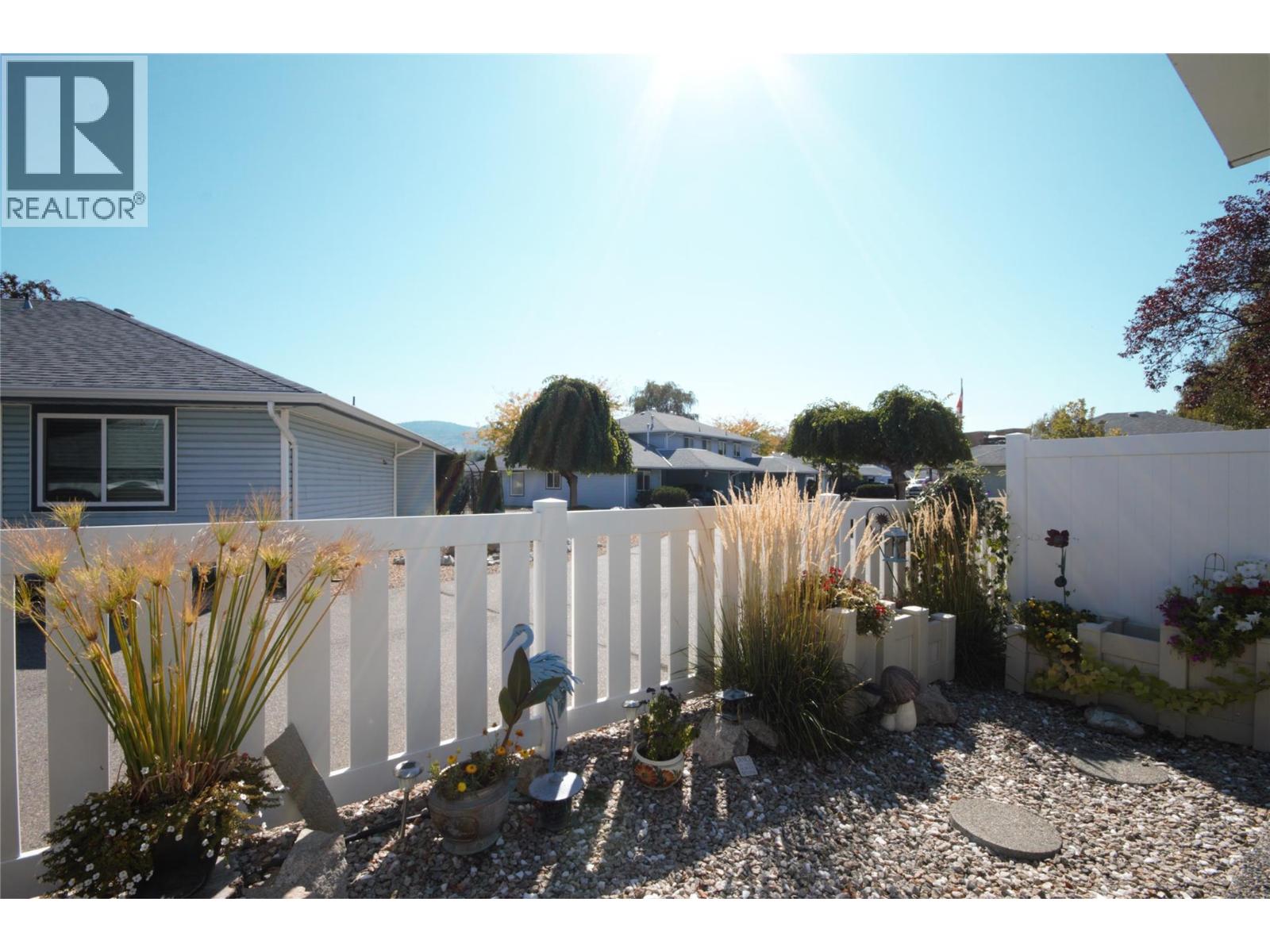 6446 MEADOWS Drive Unit# 14, Oliver