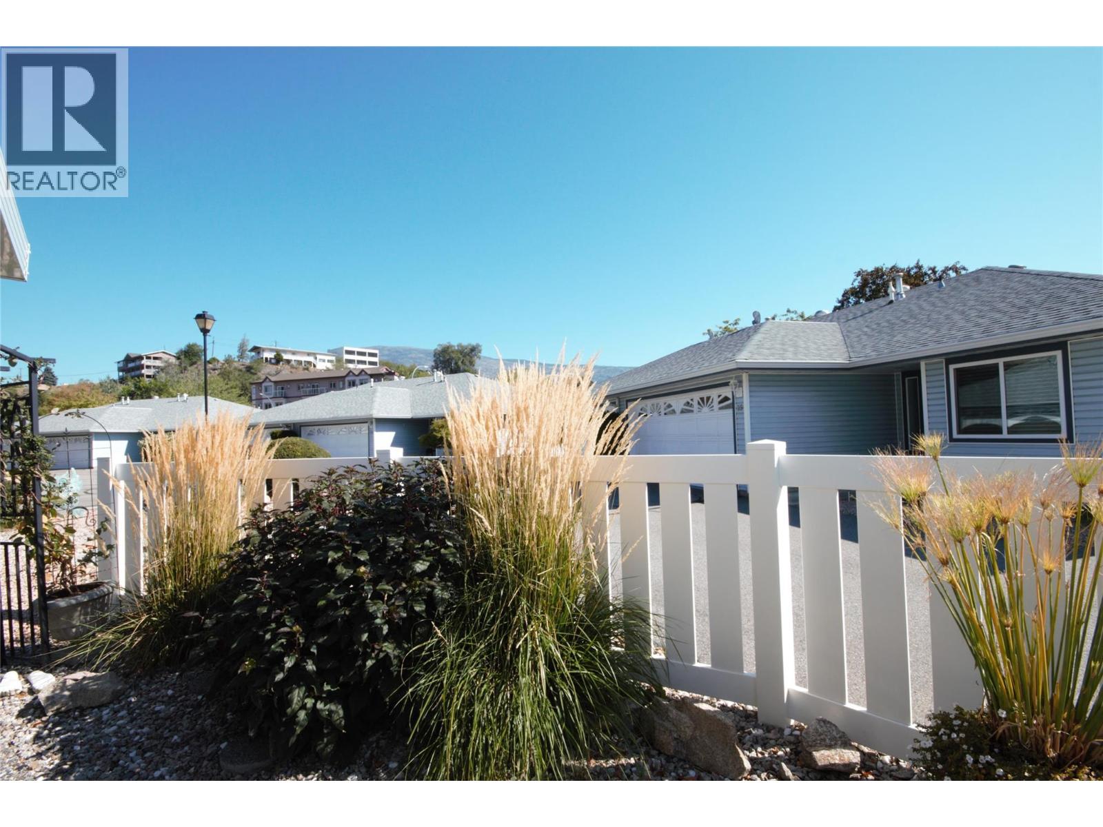 6446 MEADOWS Drive Unit# 14, Oliver