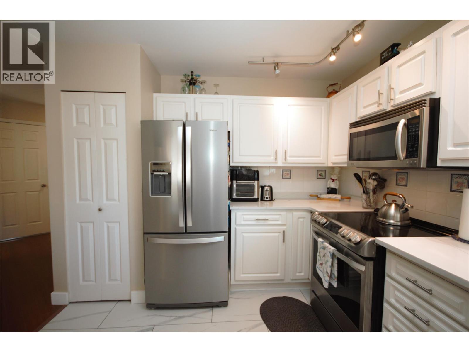 6446 MEADOWS Drive Unit# 14, Oliver