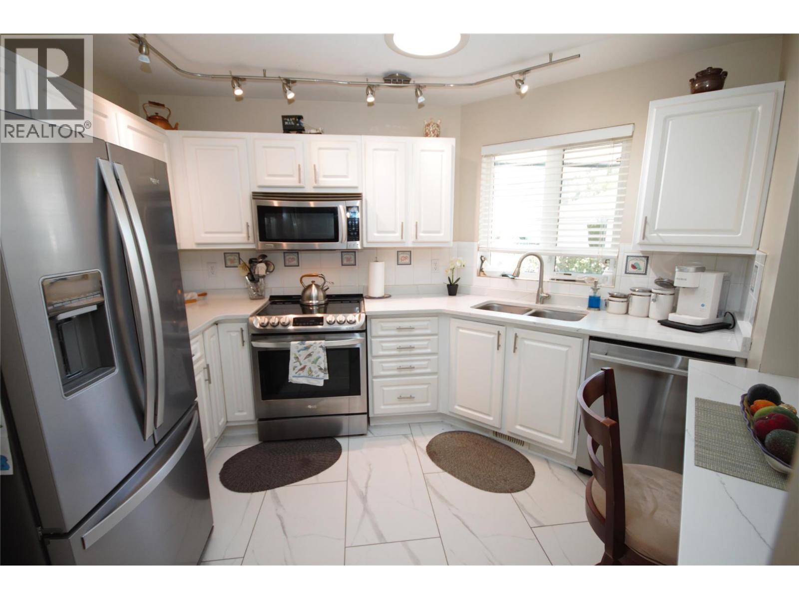 6446 MEADOWS Drive Unit# 14, Oliver