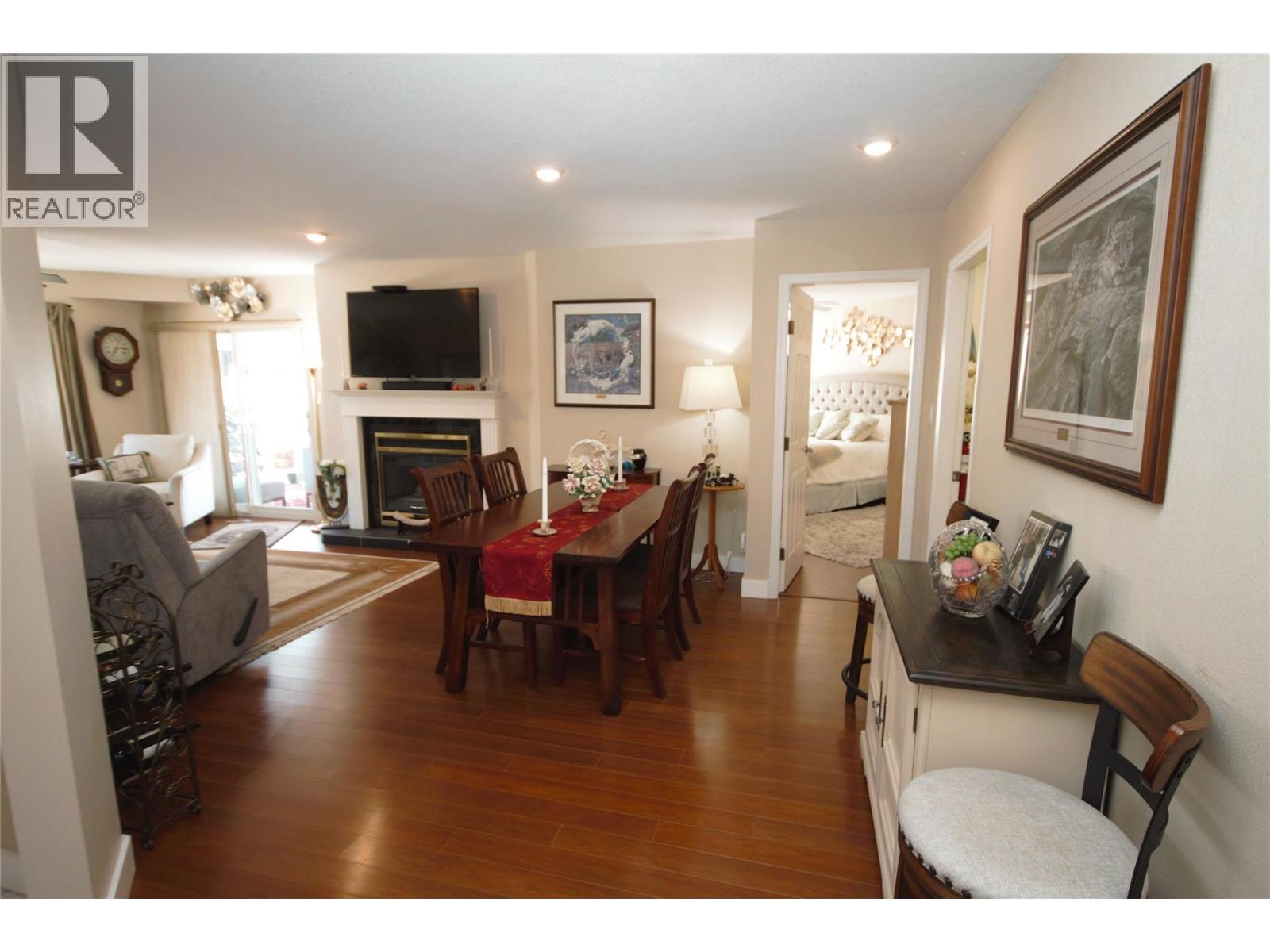 6446 MEADOWS Drive Unit# 14, Oliver