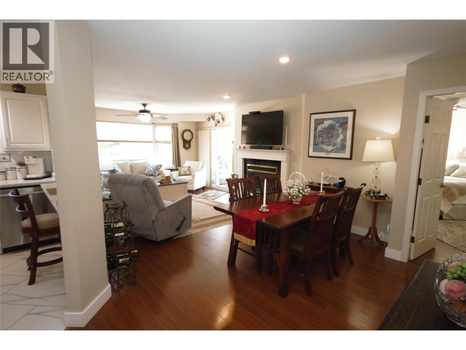 6446 MEADOWS Drive Unit# 14, Oliver