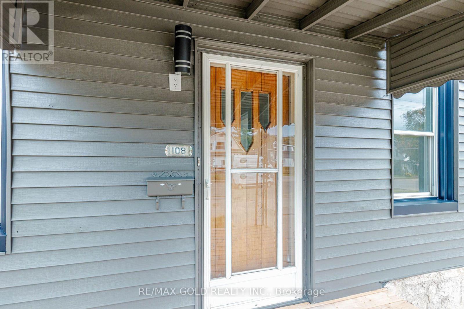 108 NORFOLK AVENUE — photo 2