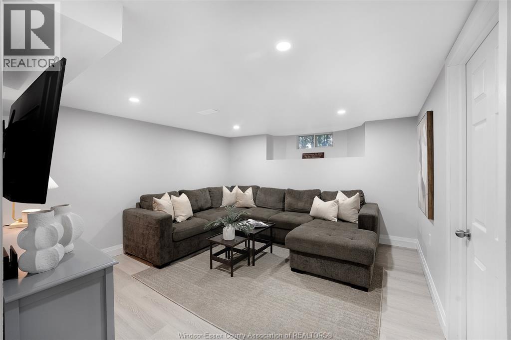 1331 CLOVELLY DRIVE - 42