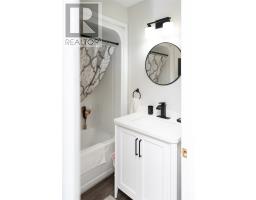 12 Lakeview Place thumbnail 15
