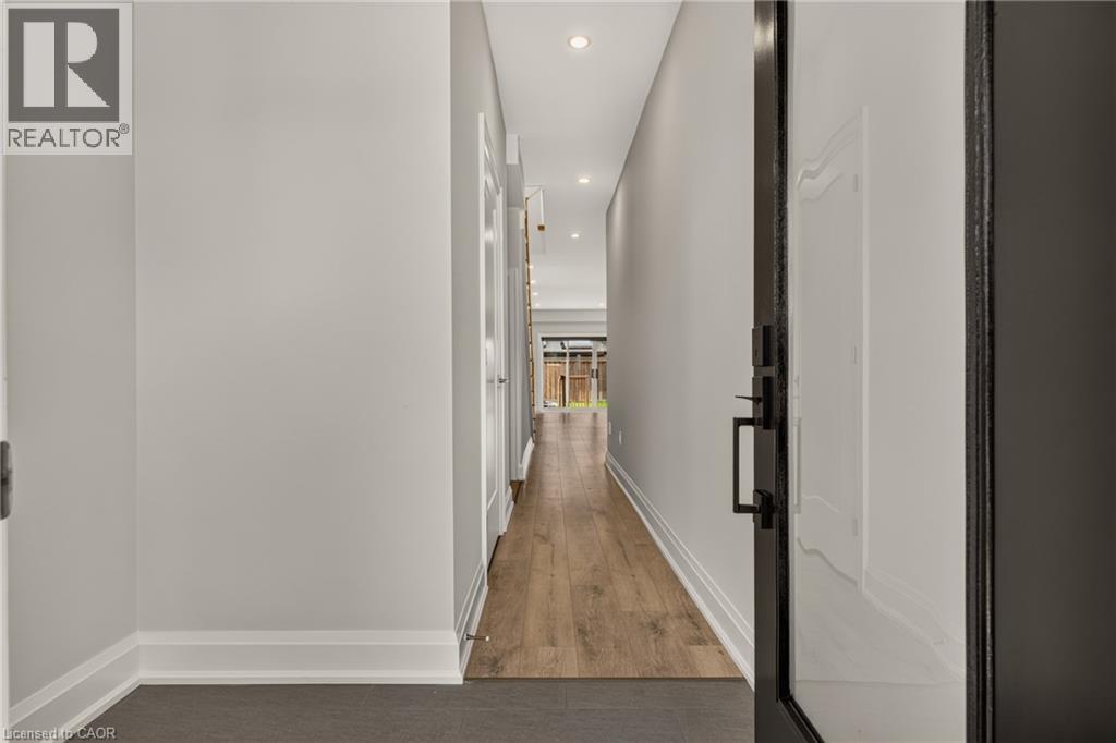 118 SPRINGVALLEY Crescent - Image 3