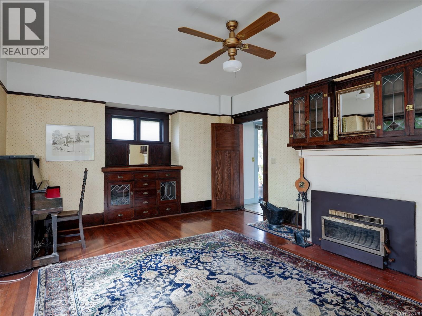 1956 Ashgrove St - 5