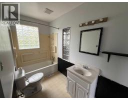 824 1 Avenue, Hines Creek, AB T0H2A0 Photo 8