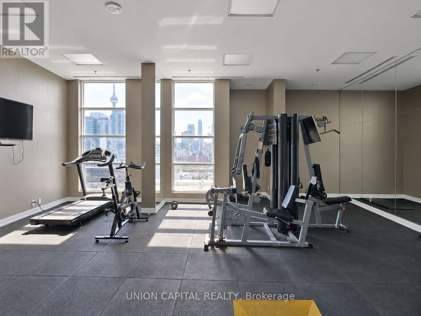 #202 10 WILLISON SQUARE - 20