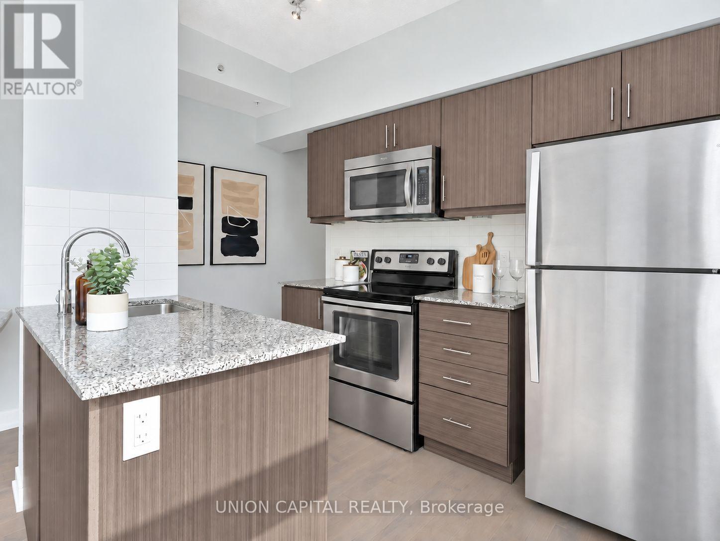 #202 10 WILLISON SQUARE - 12