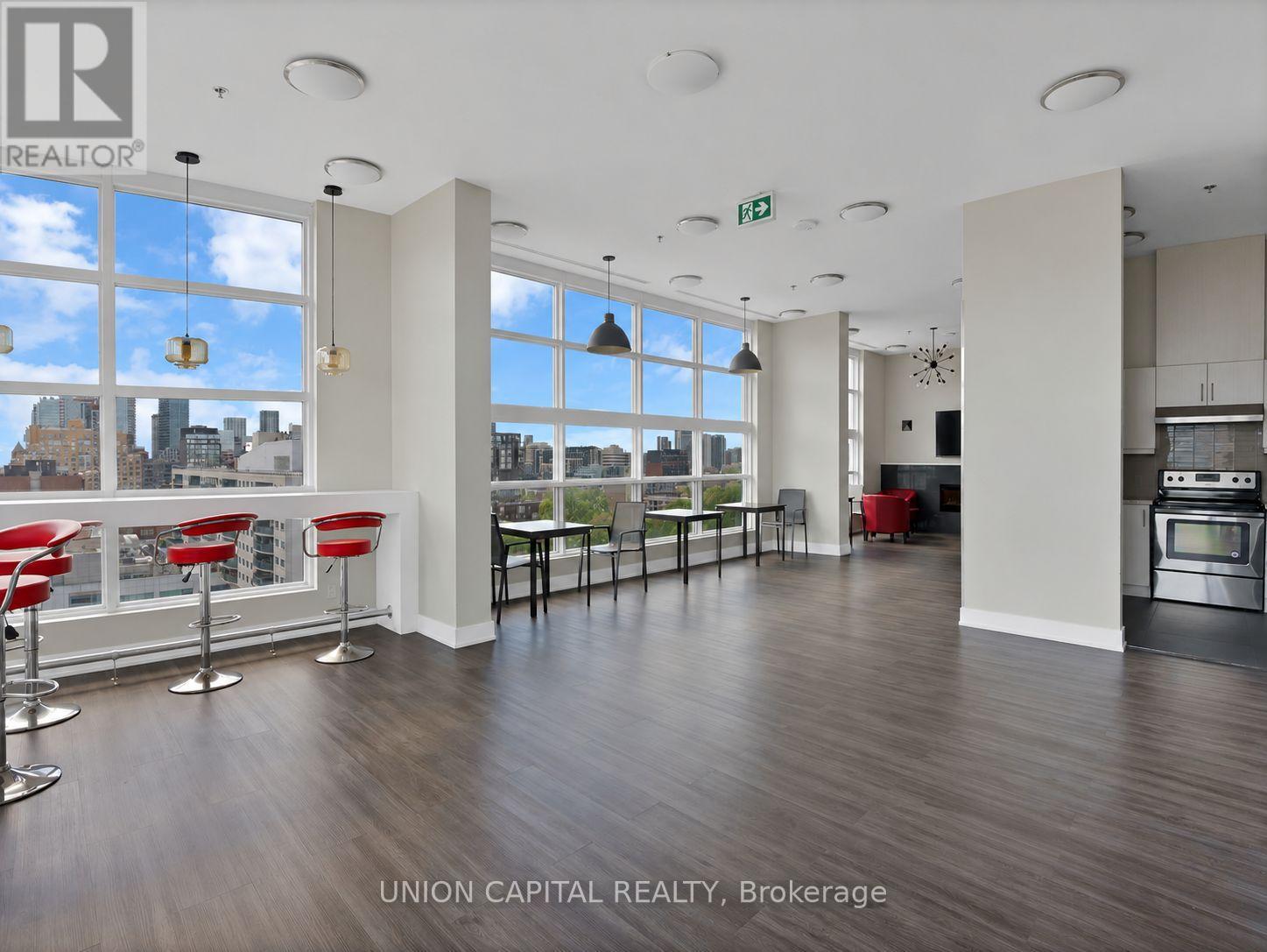 #202 10 WILLISON SQUARE - 22