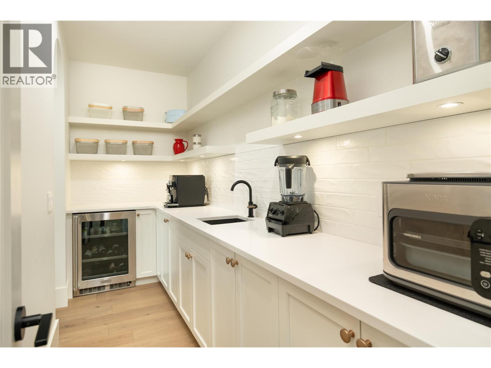 712 Hazell Road - 9