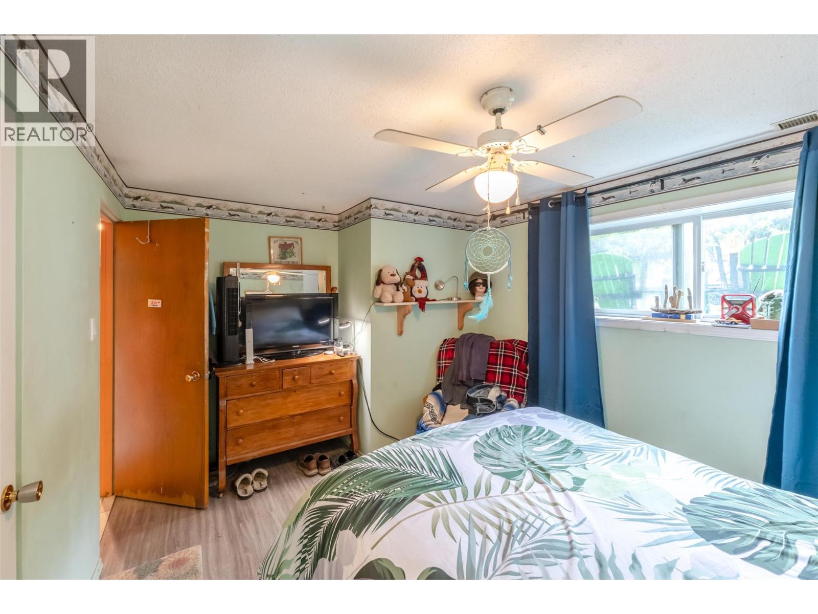  902 Maccleave Avenue, Penticton