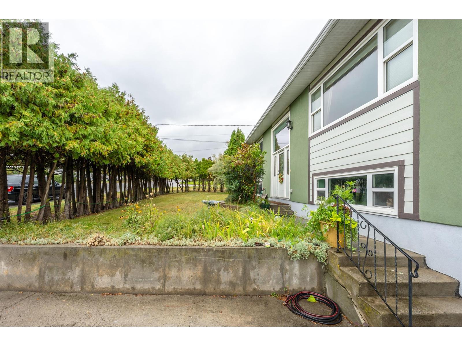 902 Maccleave Avenue - 33