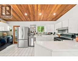2787 Panorama Drive, North Vancouver, BC V7G1V7 Photo 12