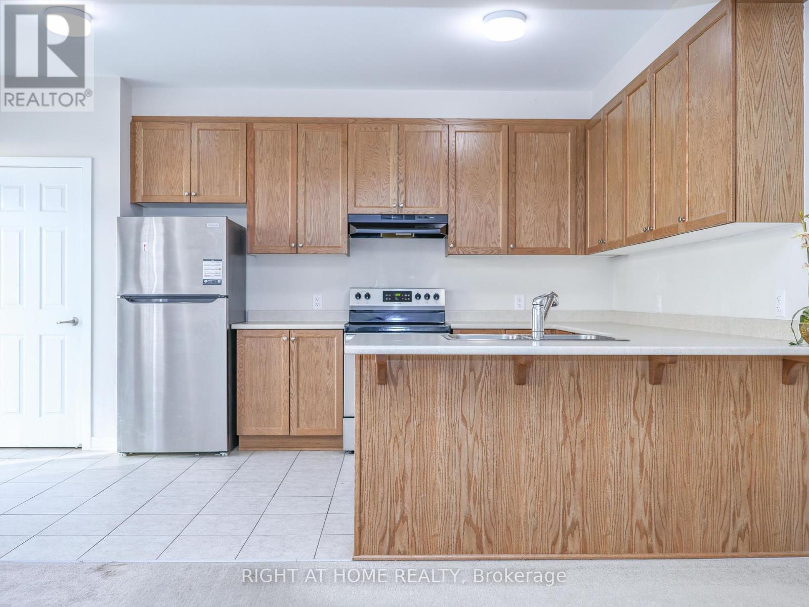 618 ALLIED MEWS E photo 12