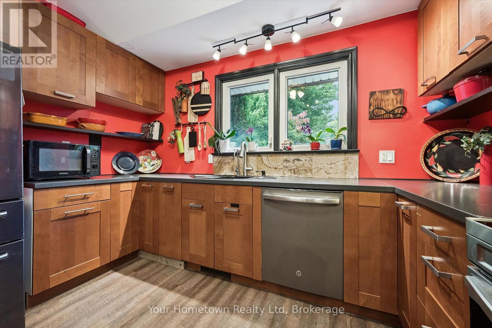 471 GARAFRAXA STREET E - 15