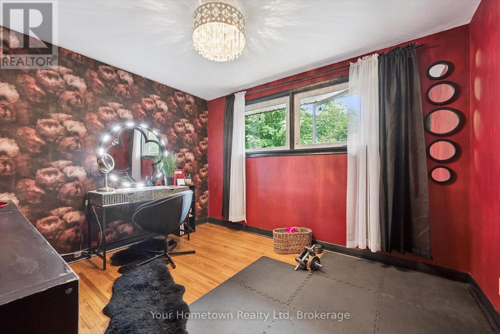471 GARAFRAXA STREET E - 26