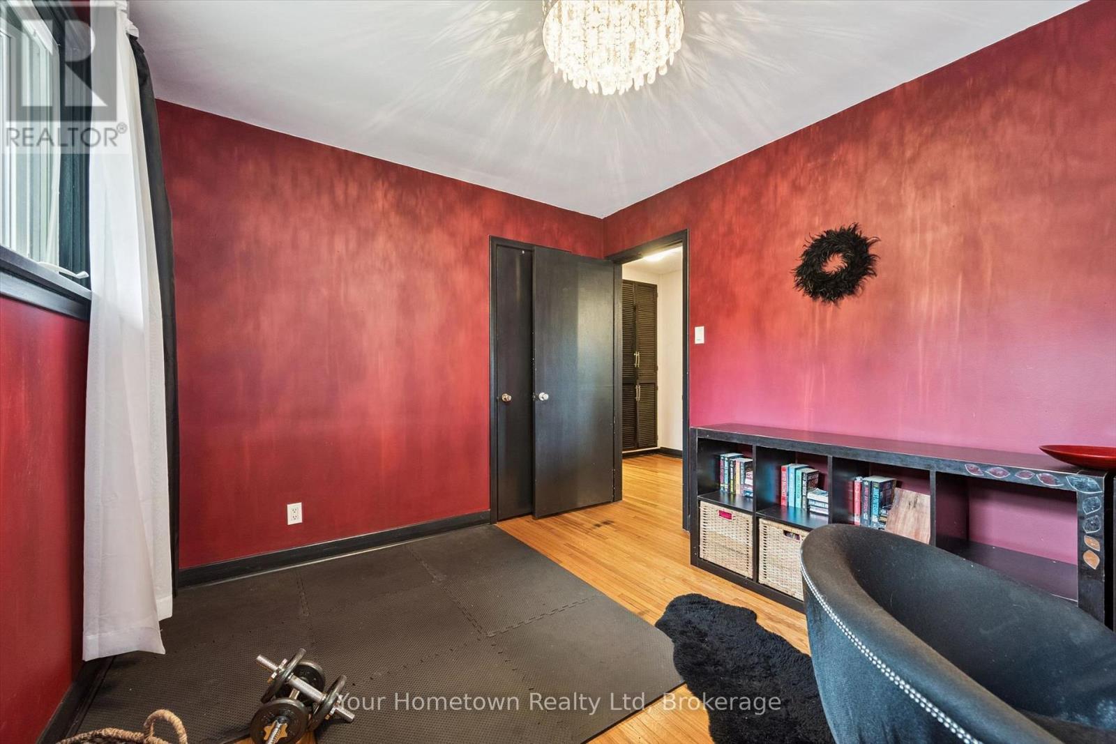 471 GARAFRAXA STREET E - 27