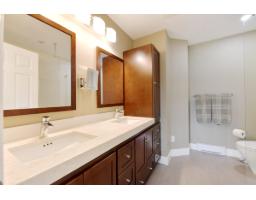 15415 Russell Avenue, White Rock, BC V4B2R5 Photo 17