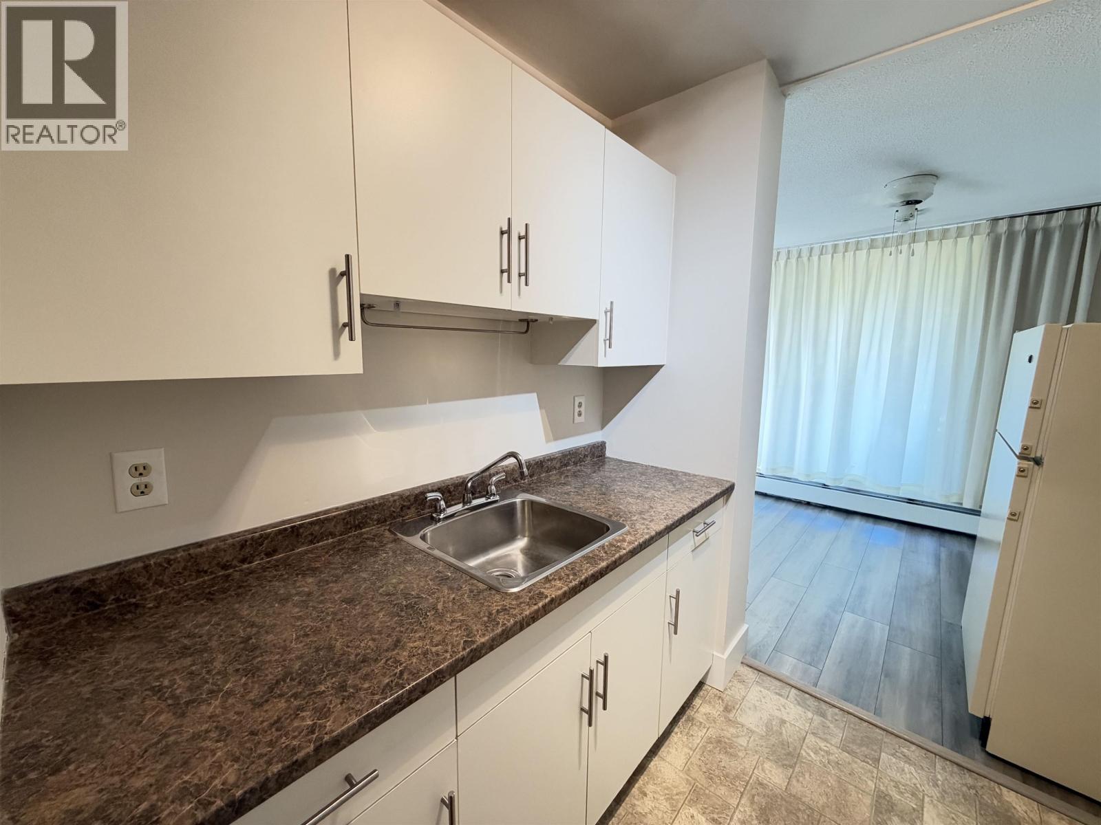 #308 1501 QUEENSWAY - 3