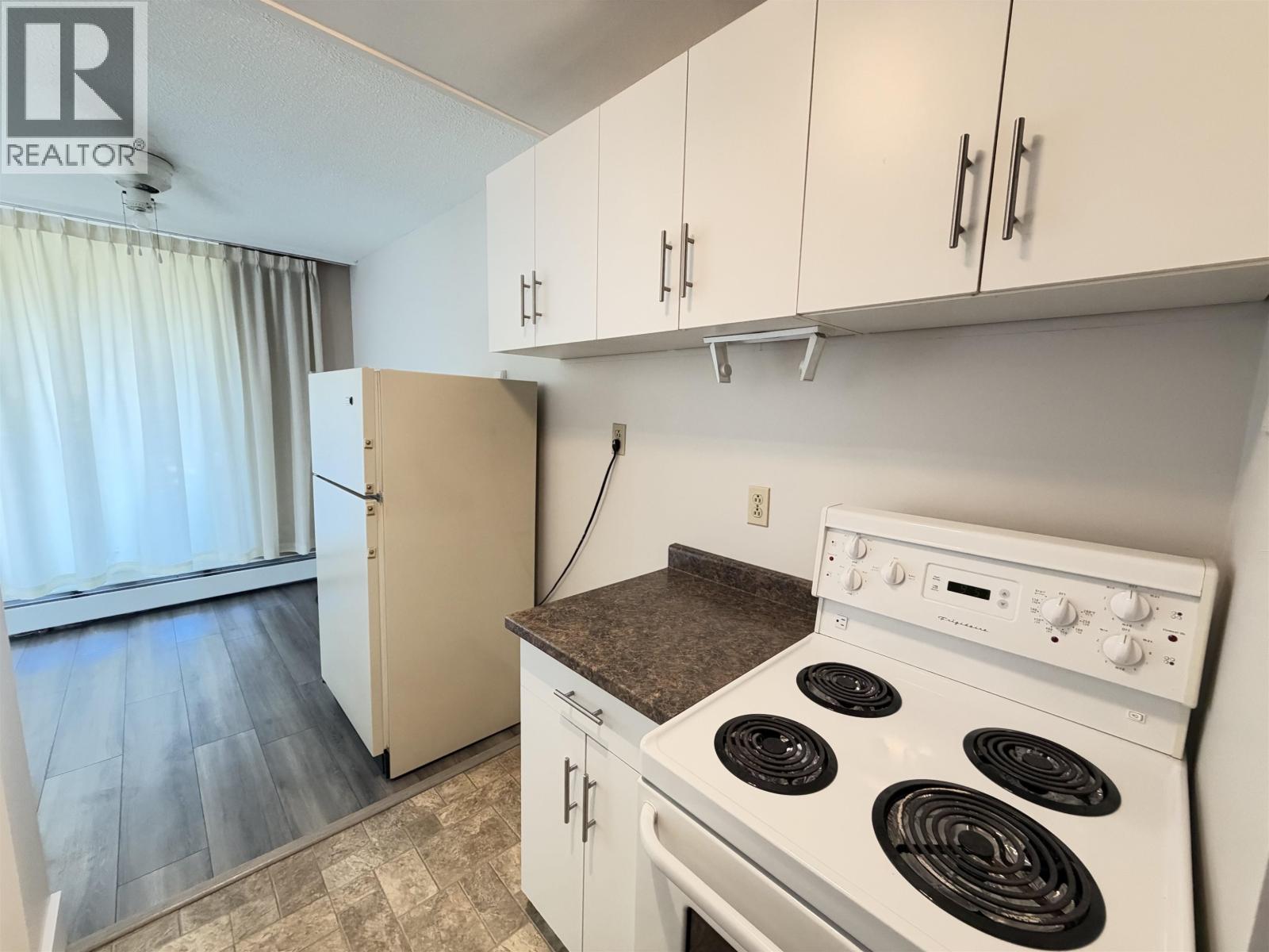 #308 1501 QUEENSWAY - 4