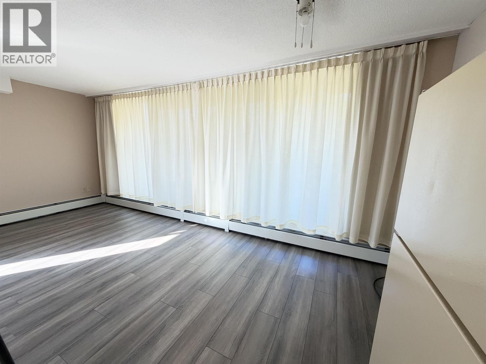 #308 1501 QUEENSWAY - 2