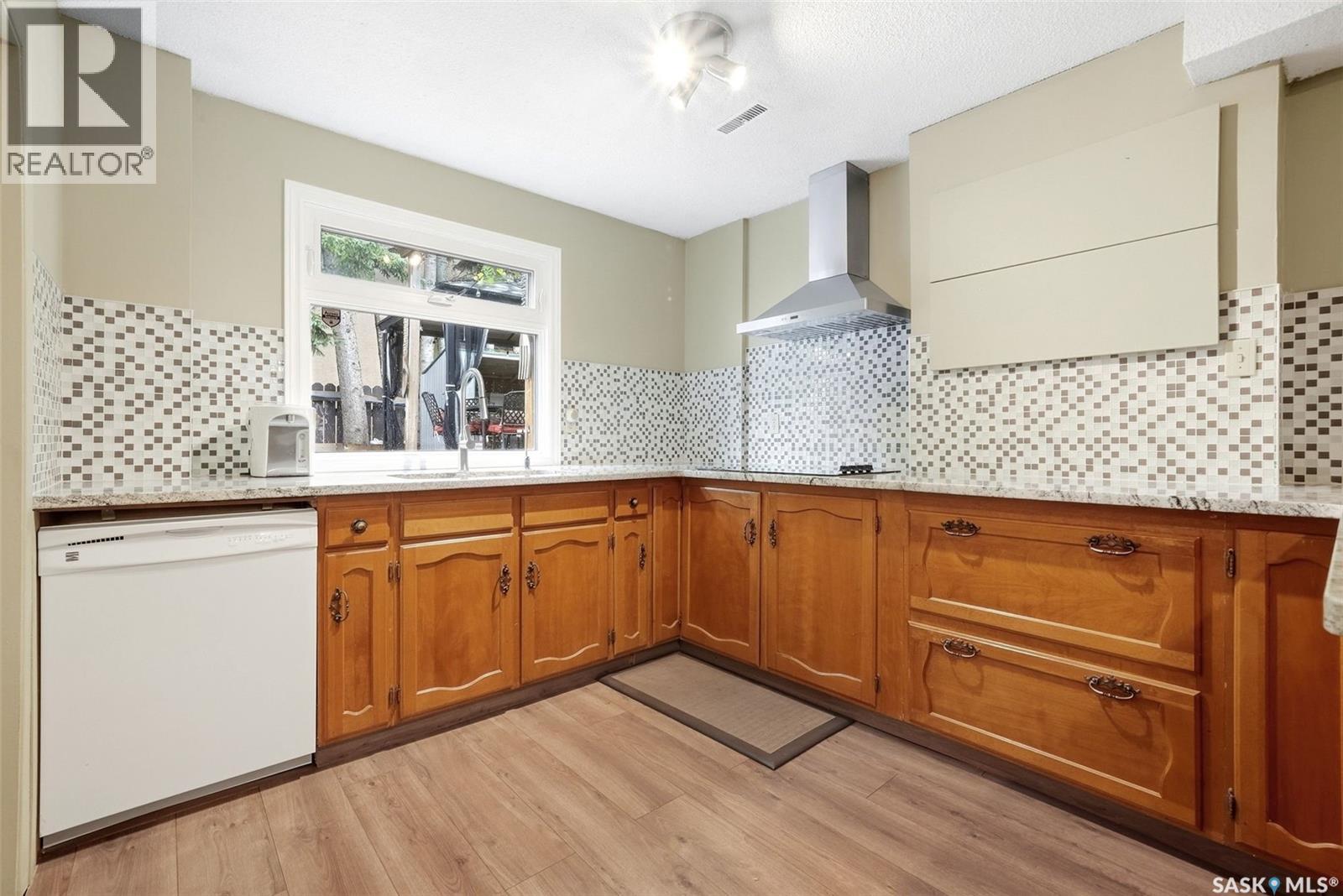 66 LESLIE PLACE - Image 43