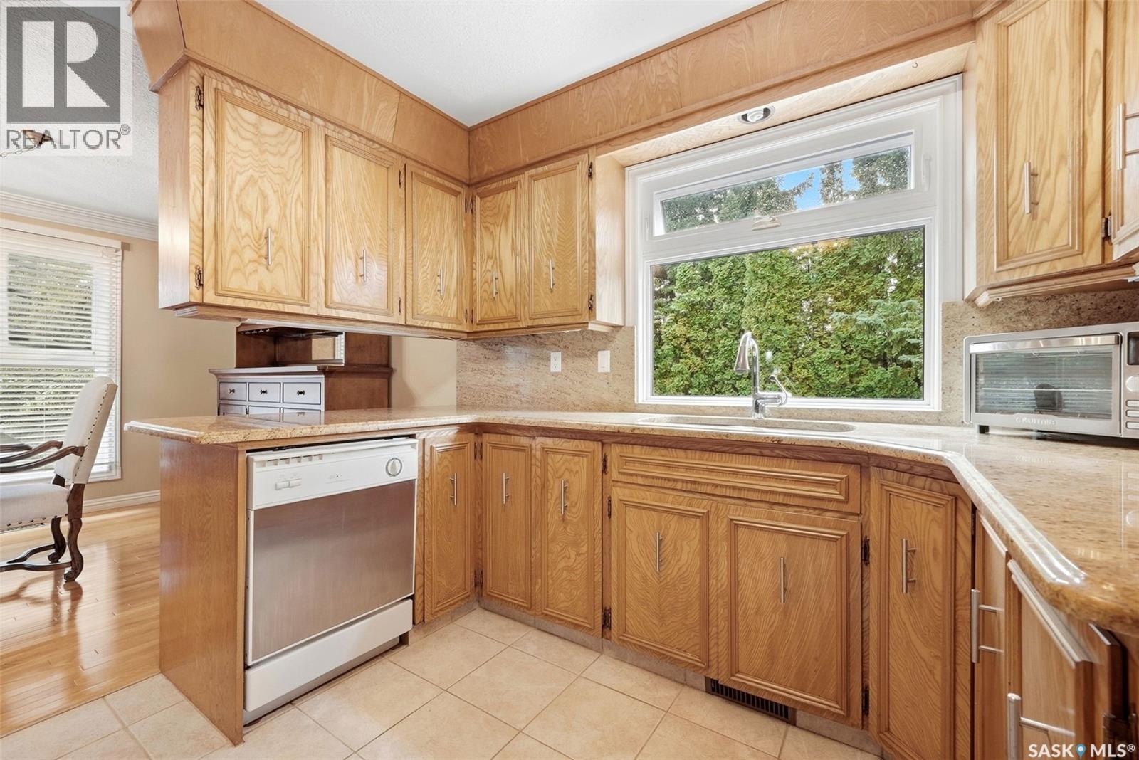 66 LESLIE PLACE - Image 10