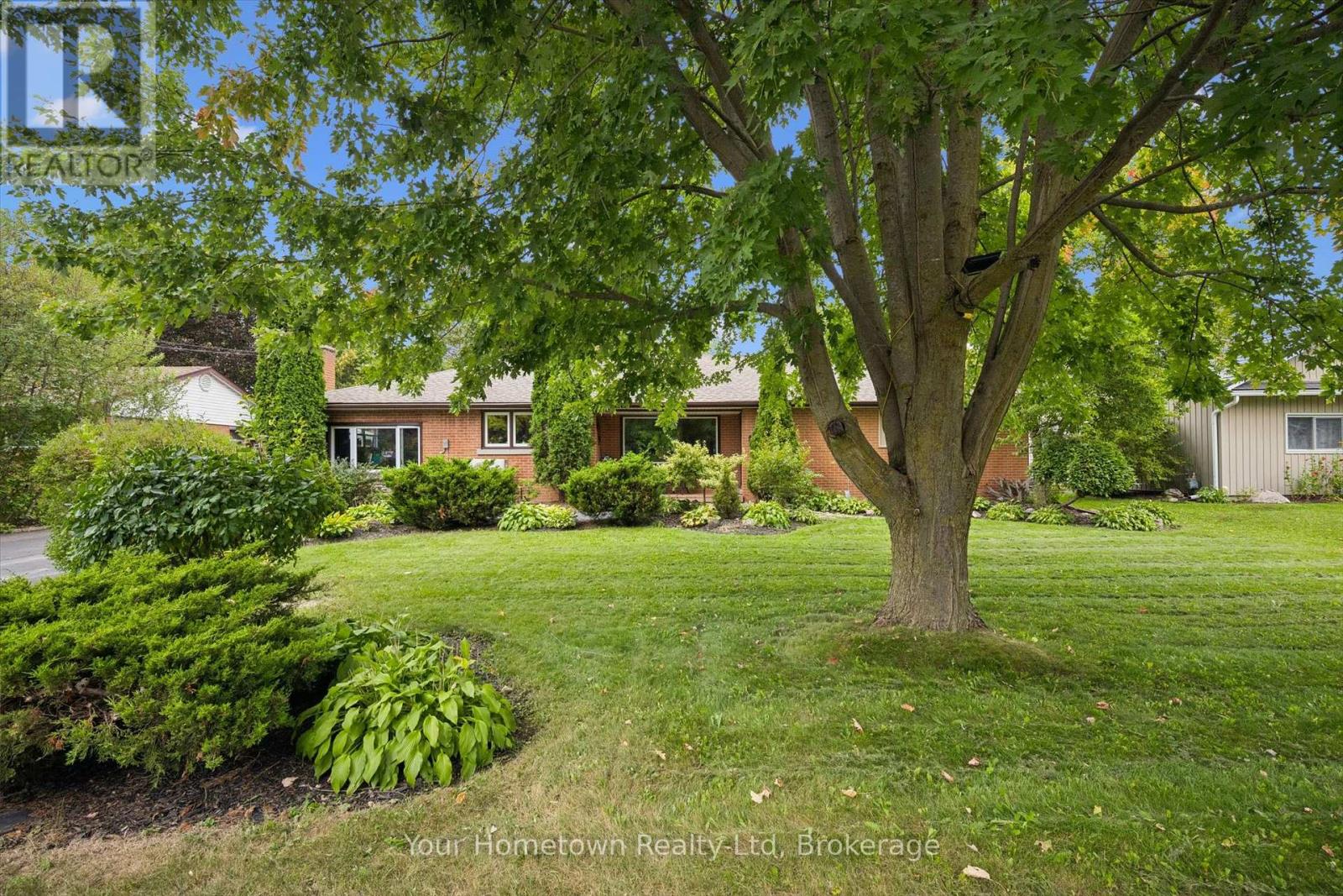 471 Garafraxa Street East, Centre Wellington (Fergus), Ontario, N1M1E6, Centre Wellington (Fergus), Ontario — photo 2 of 5