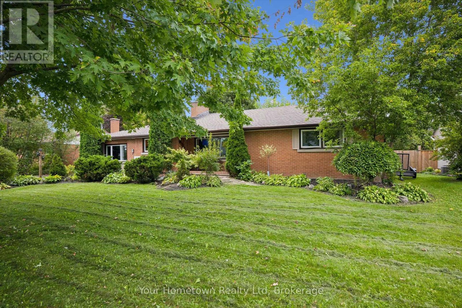 471 Garafraxa Street East, Centre Wellington (Fergus), Ontario, N1M1E6, Centre Wellington (Fergus), Ontario — photo 3 of 5