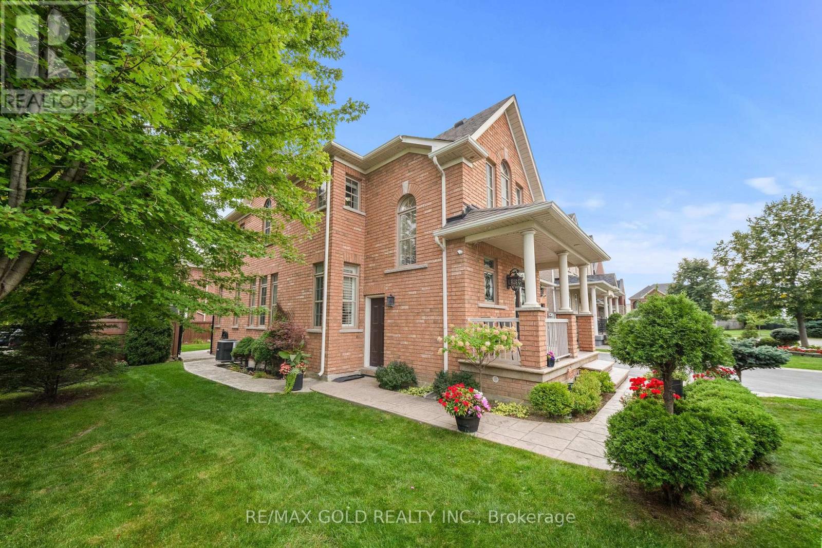 Photo of 29 ROYAL LINKS CIRCLE