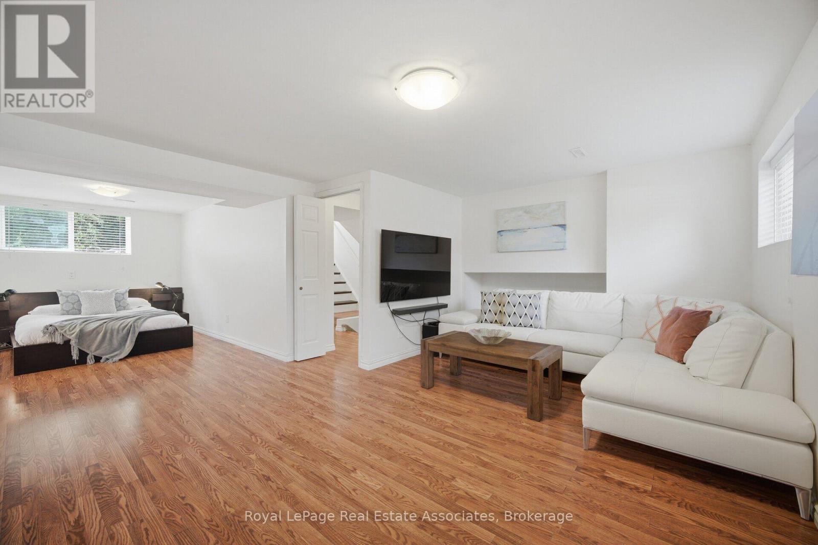 2452 YARMOUTH CRESCENT - 24