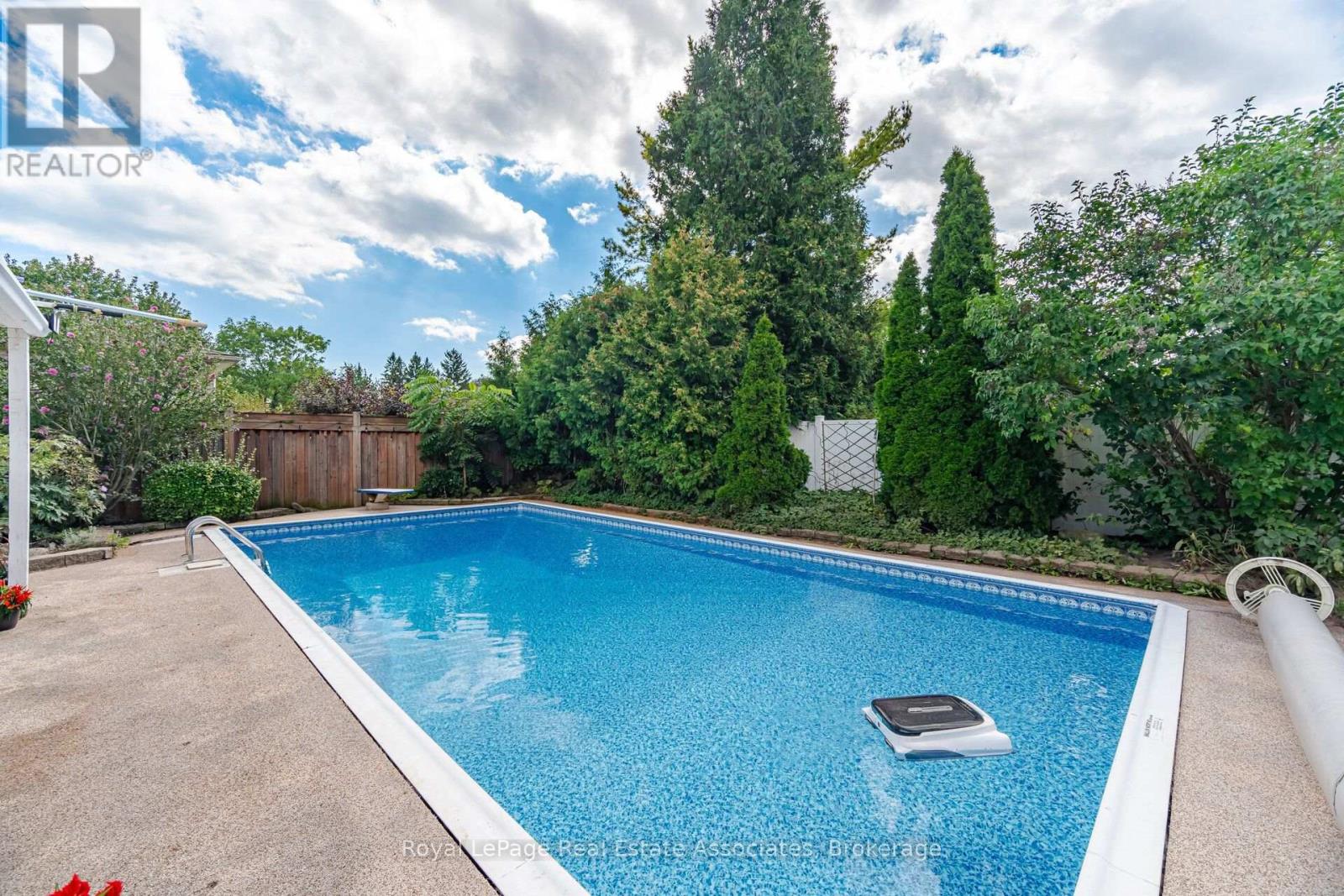 2452 YARMOUTH CRESCENT - 30