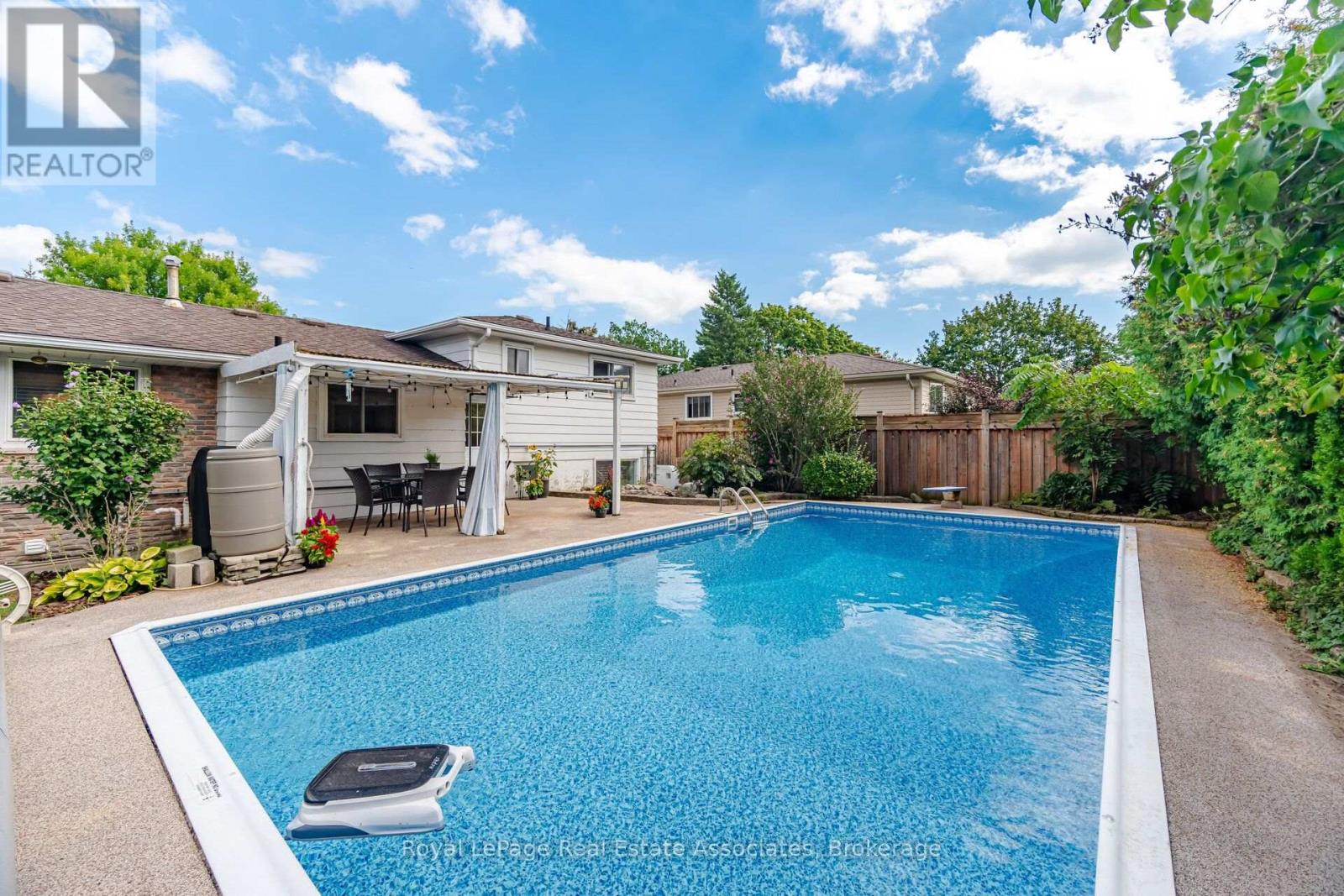 2452 YARMOUTH CRESCENT - 31
