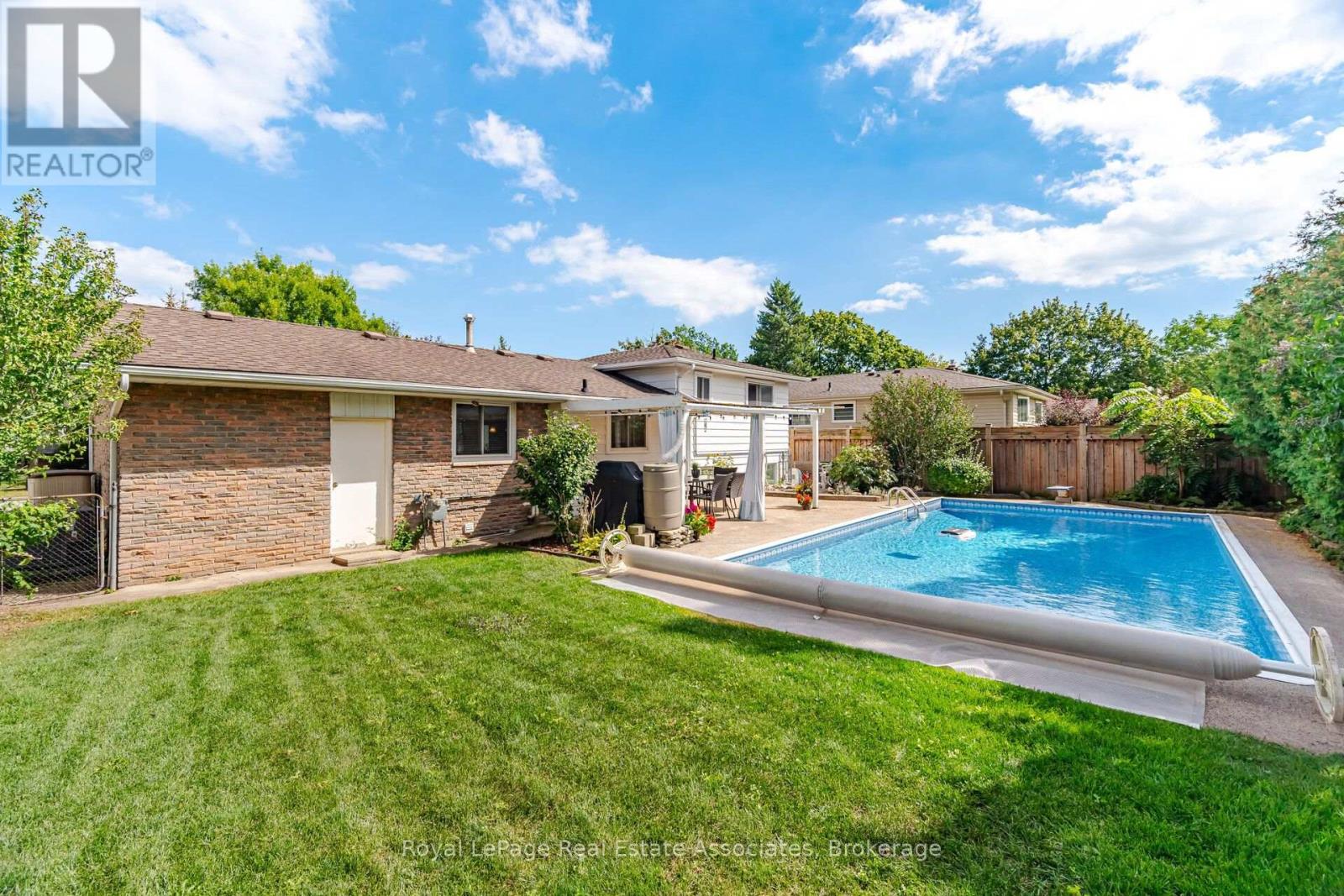 2452 YARMOUTH CRESCENT - 35