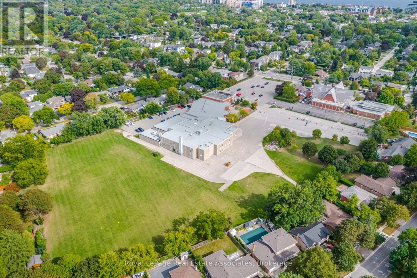 2452 YARMOUTH CRESCENT - 39