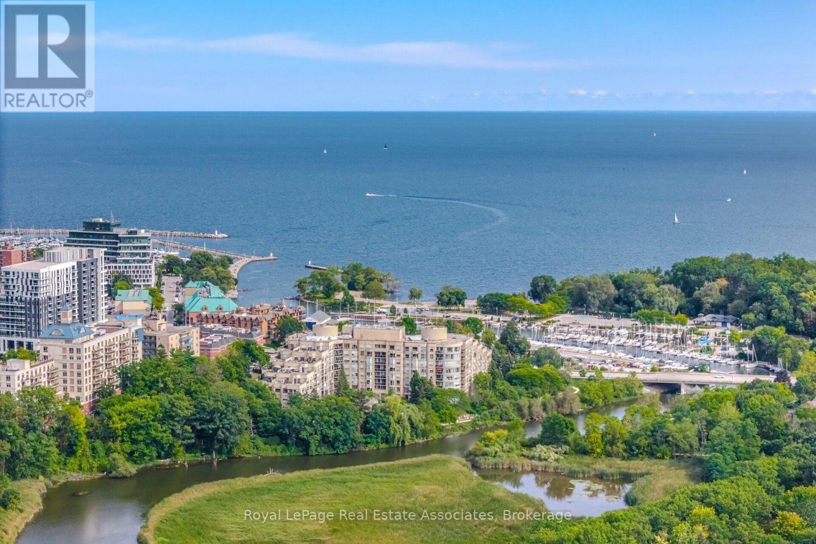 2452 YARMOUTH CRESCENT - 45