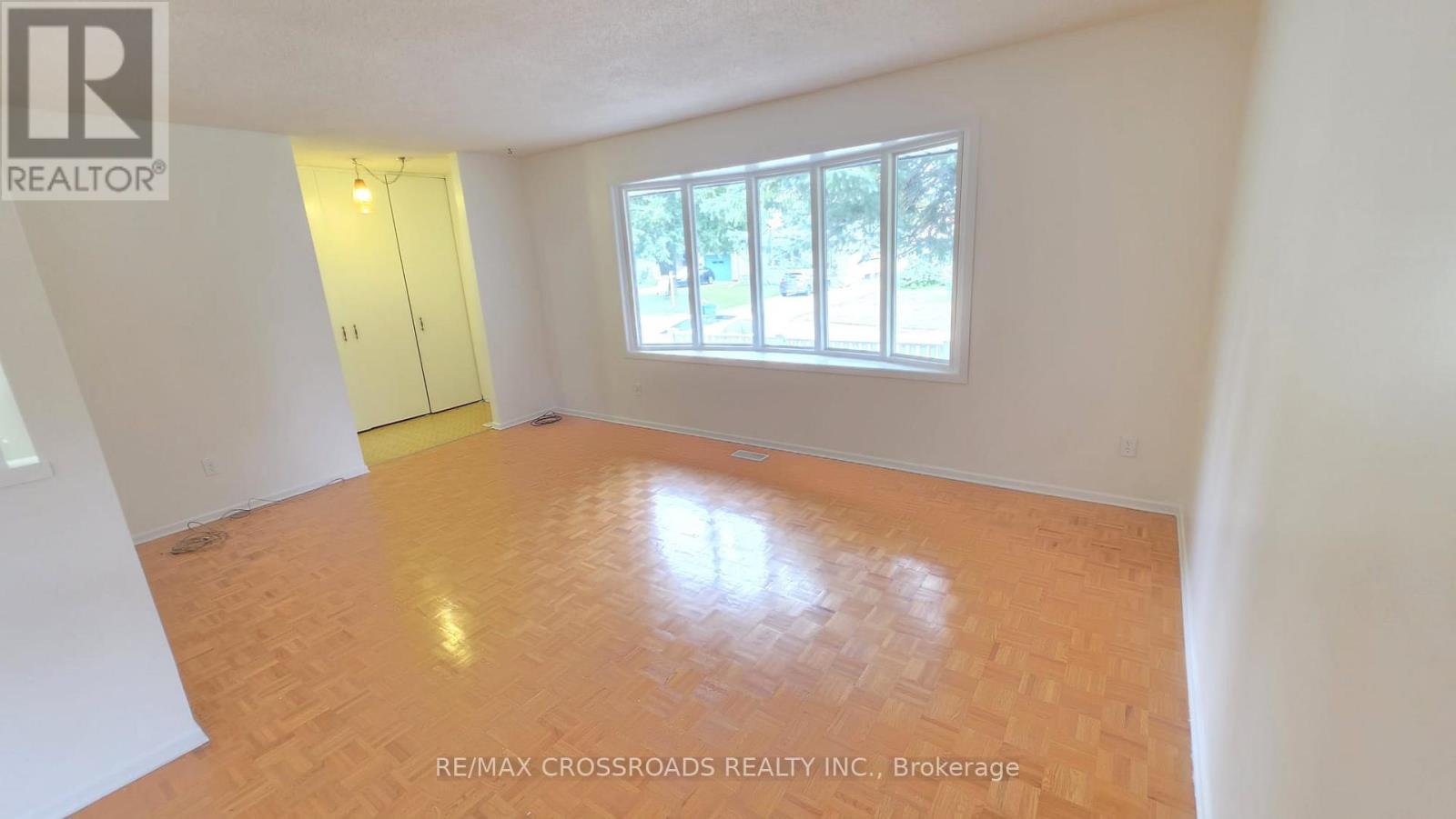 106 KIMBERLY CRESCENT — photo 2